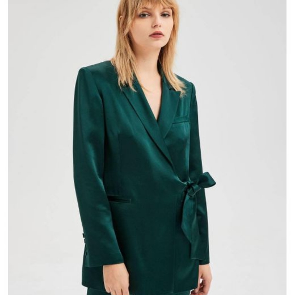 Lattelier Tie Waist Blazer and Slack Suit.